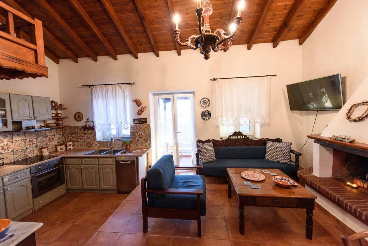 Villa Marouda กลอซซา ภายนอก รูปภาพ